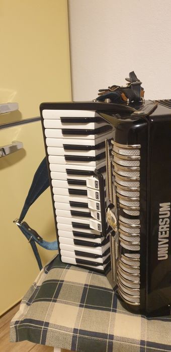 Acordeon  /  72  basi  /