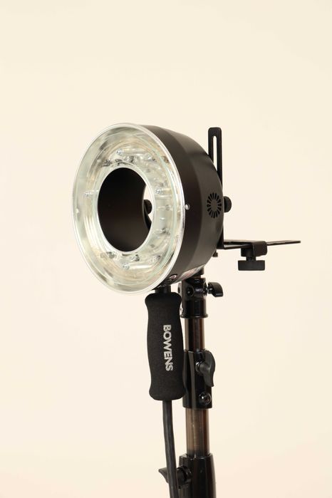 Комплект Bowens - генератор, глава и кръгова светкавица