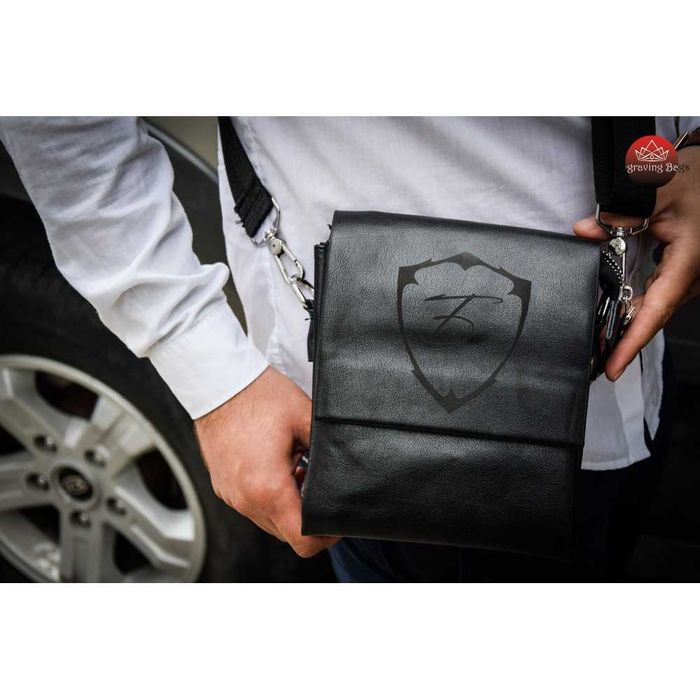 Лазерно гравирана мъжка чанта