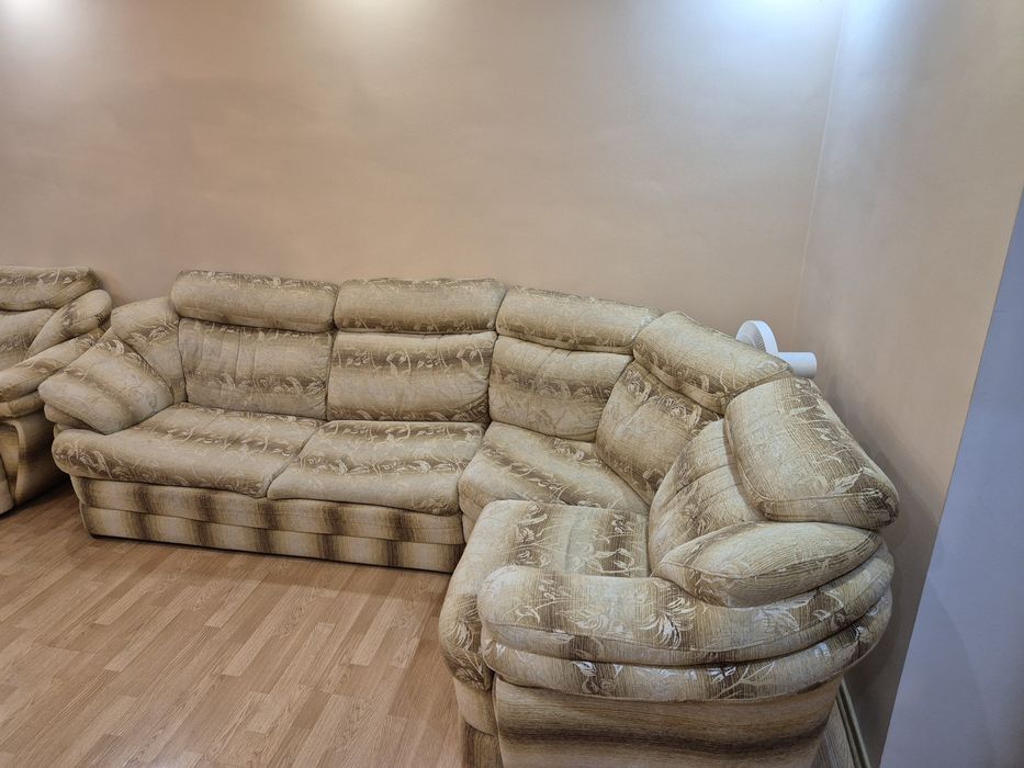 Продам б/у угловой диван с креслом.