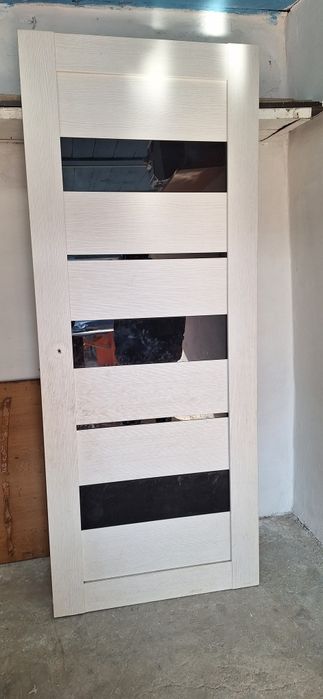 Дверь ,аппақ есік