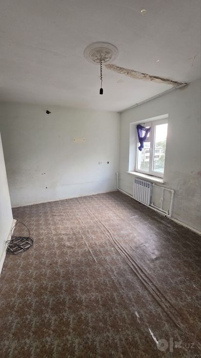 Srochna Mikrarayonda 2 xonalik uy sotiladi.