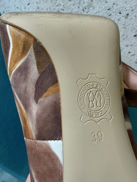 Продам туфли женские