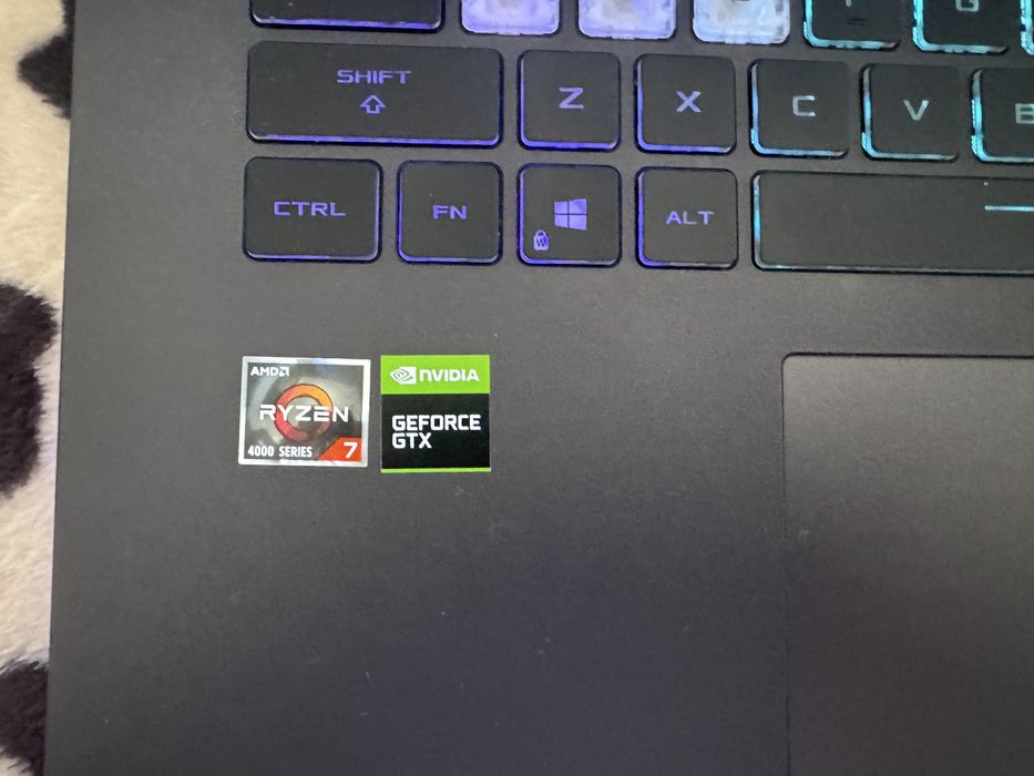 Laptop Asus ROG  1T