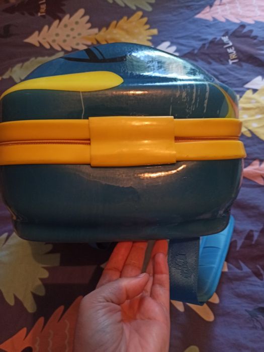 Продам детский чемодан - рюкзак.