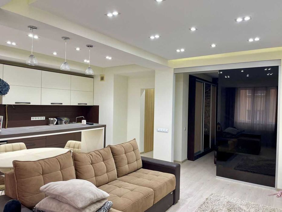 Дава се под наем Едностаен апартамент в София, Оборище - 50 кв.м за 400 € - Снимка #1