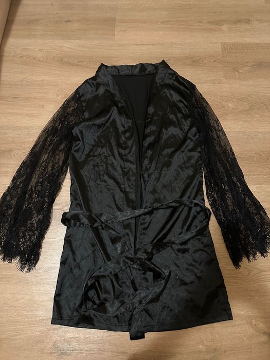 Черен пеньоар с връзка