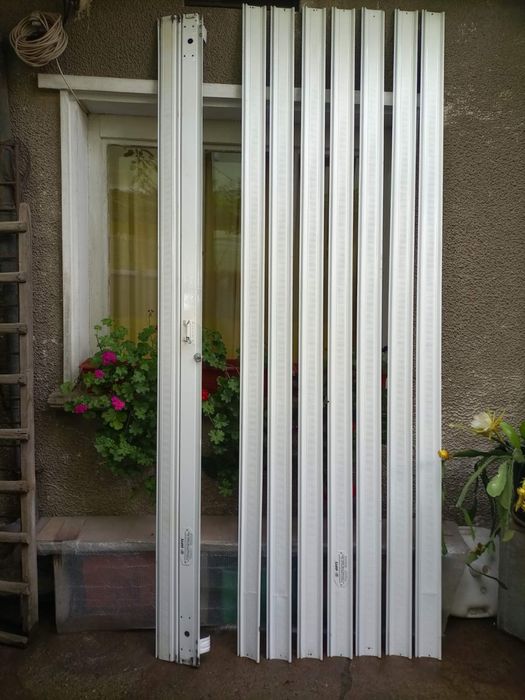 Ролетна (охранителна) щора