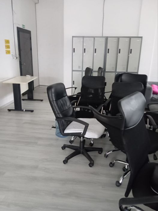 Офис столове, маси и метални шкафове