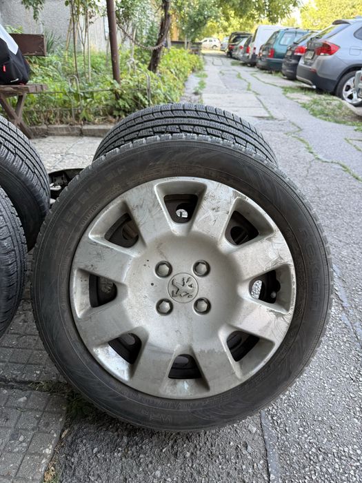 4бр Зимни Гуми с джанти 205/55/16 NOKIAN + 5бр тасове оригинални на Пежо