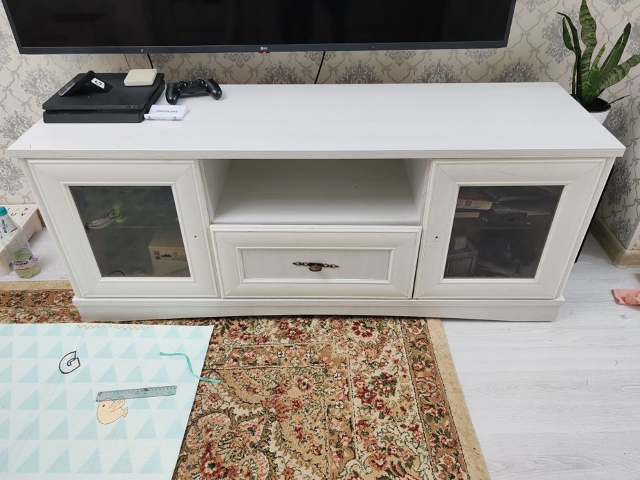 Продам тумбу под телевизор