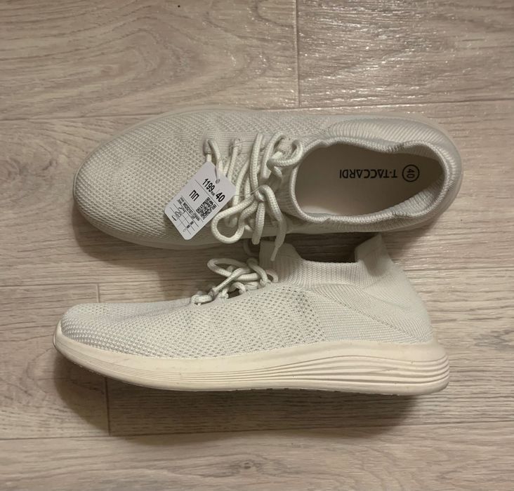 Кроссовки женские