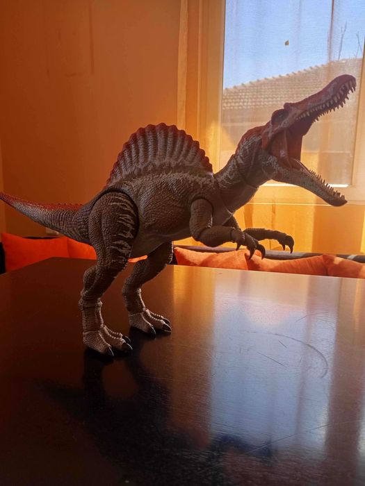 Jurassic World Spinosaurus Hammond Collection