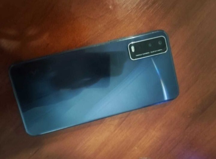 Продам телефон Vivo Y20