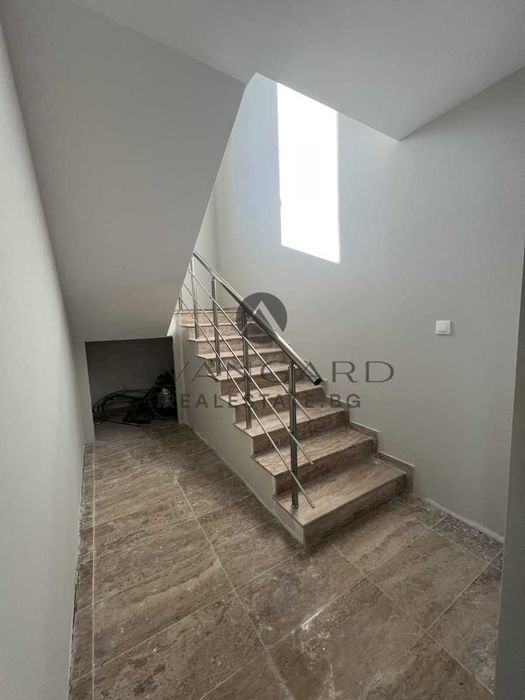 оф.24684 Самостоятелна двуетажна къща с акт 16 в Крумово