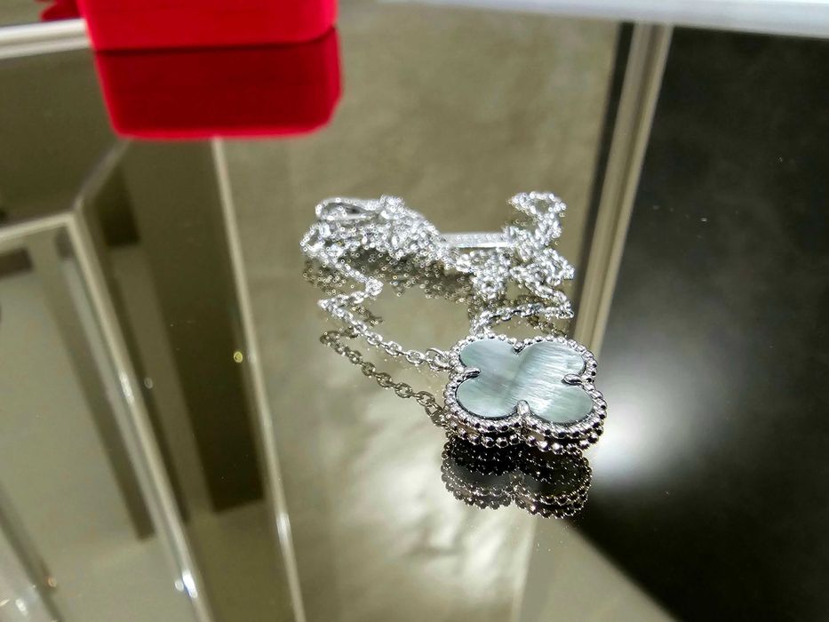 Van Cleef & Arpels VCA Silver Grey Mother Alhambra Clover Дамско Колие