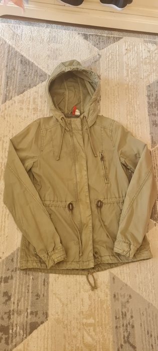 Продам все куртки женские