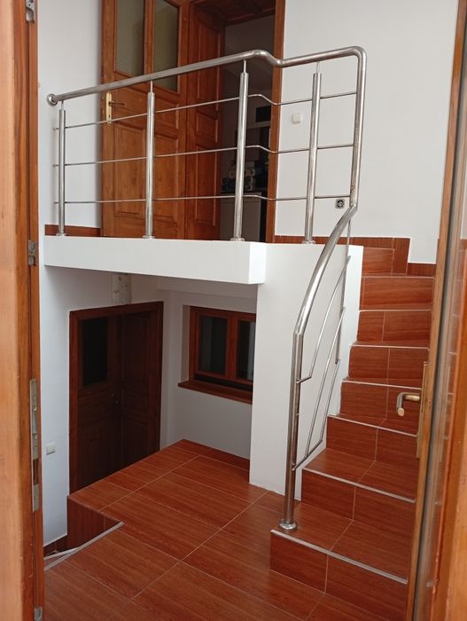 Închiriez apartament la casa