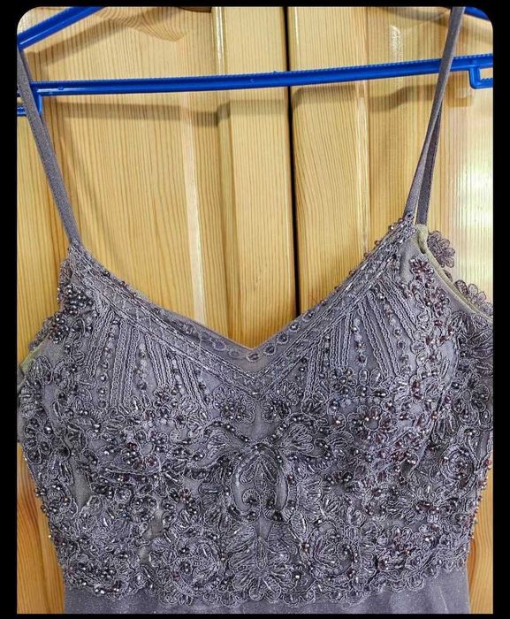 Продавам елегантна рокля