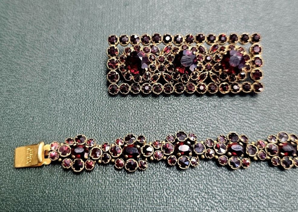 Бижута от бохемски гранат.