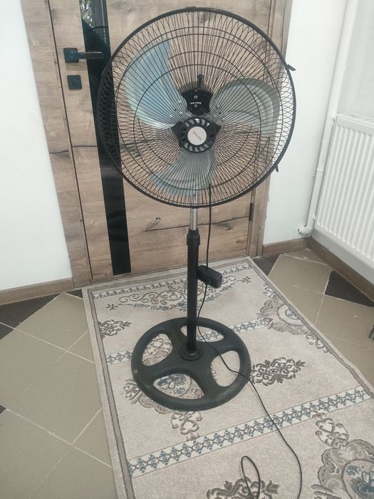 Продам мотор для вытяжки,поддоны,