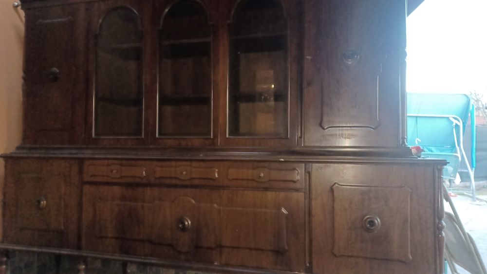 Dulap cu vitrina veche