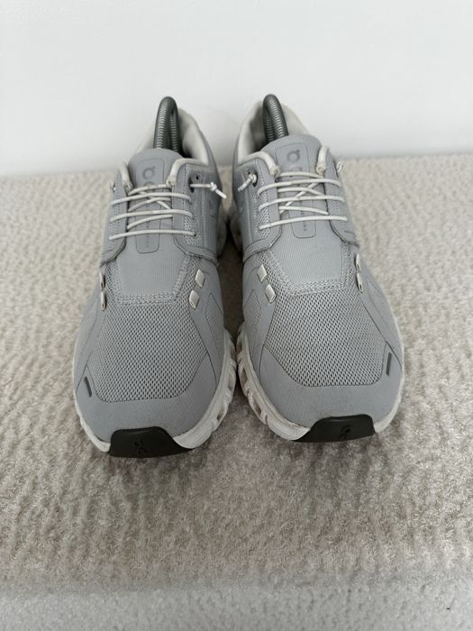 Adidasi On running cloud 6