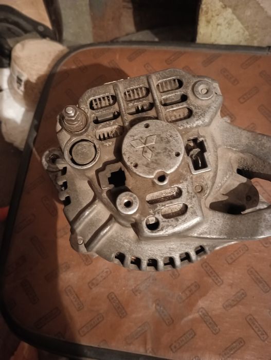 Продам запчасти на Мазда