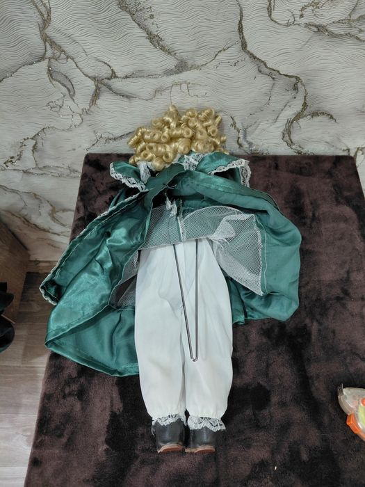 Форфоровая кукла