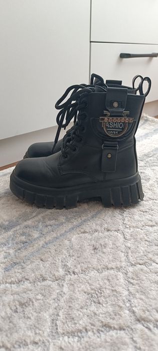 Продам детскую обувь