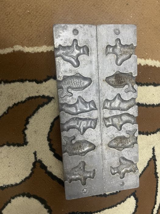 Калып қораз конфет істейтін