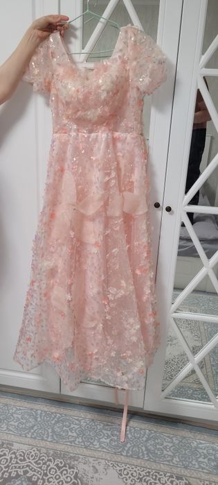 Платья почти новые,размеры 42-44