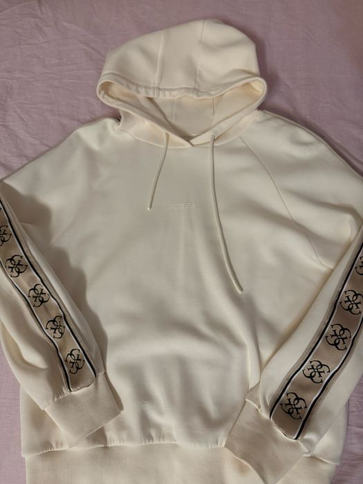 Оригинален GUESS суитчър – като нов с лого ленти
