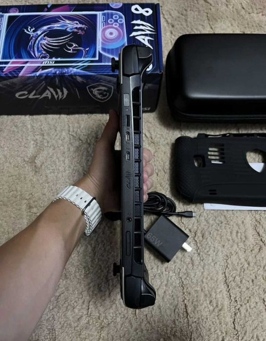 Консоль MSi Claw 8Ai+