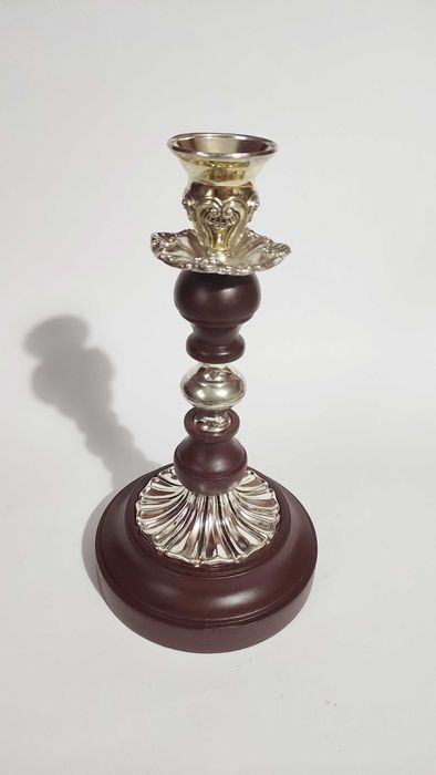 Красив стар свещник изработен от посребрен метал и дърво