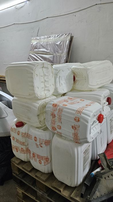 Канистра  по 20кг 700тг