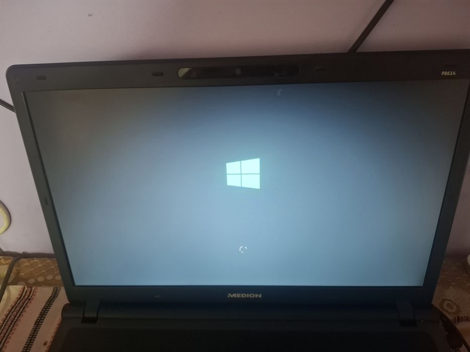Vând laptop  in stare perfecta sau accept si schimburi