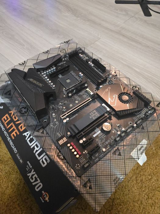 Placa de baza GIGABYTE X570 AORUS Elite