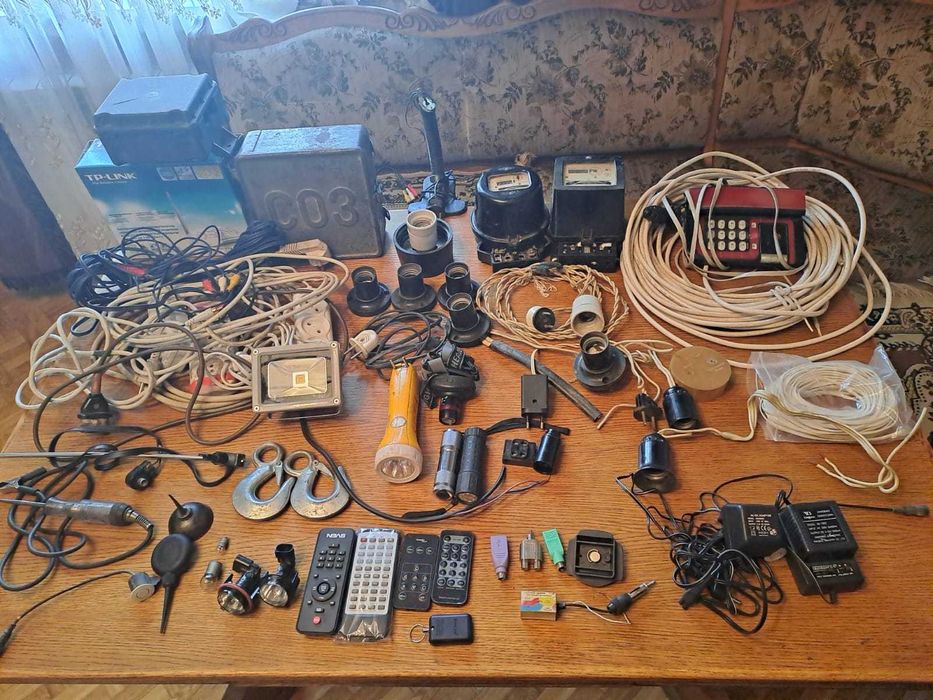 Корпус от распредкоробки, электросчетчик