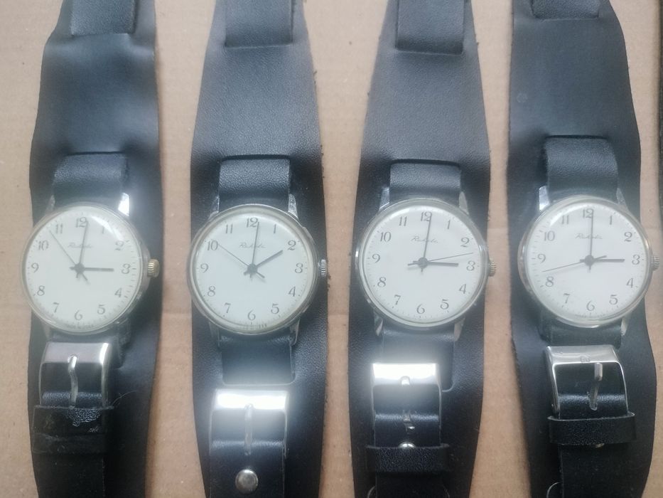 Vând ceasuri mecanice Raketa și Pobeda