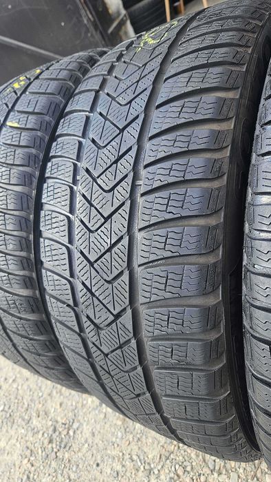 # 235/45 R18 • Iarna • Pirelli Sottozero 3 TO Elect PNCS 98V | 4 buc | DOT 2023 | Pret/buc