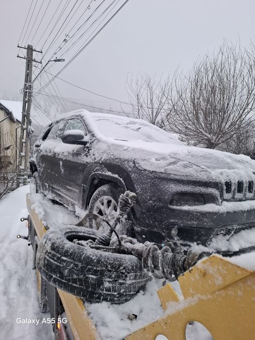 Vând mașina accidentată jeep Cherooke