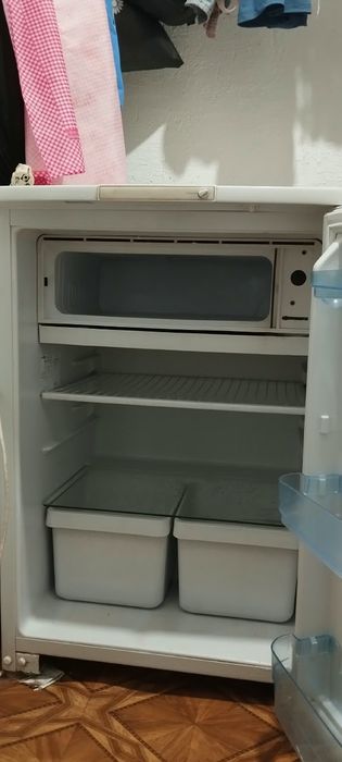 Холодильник сатылады істеп тұр 20000 тенге