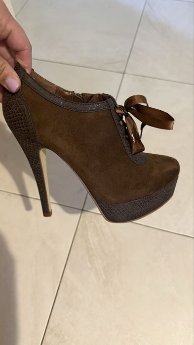 Обивки на платформа с ток, 40 номер