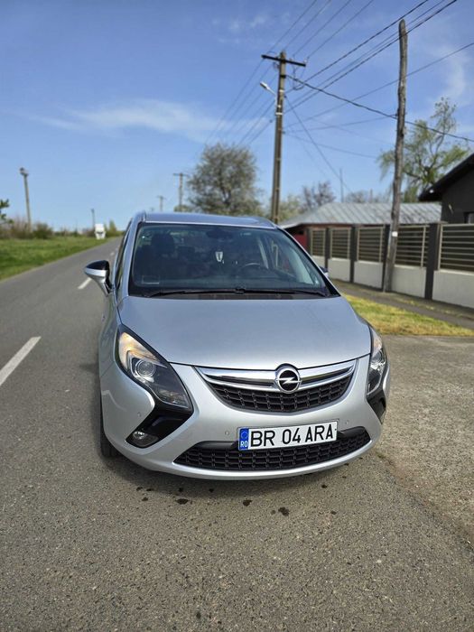 Vând Opel Zafira