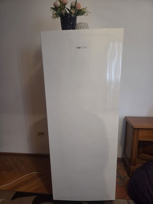 Vând congelator ca nou