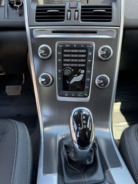 Volvo Xc60 D4 automat 8 trepte webasto, bliss, distronic, euro6, LED, memorii, parbriz încălzit , revizii facute