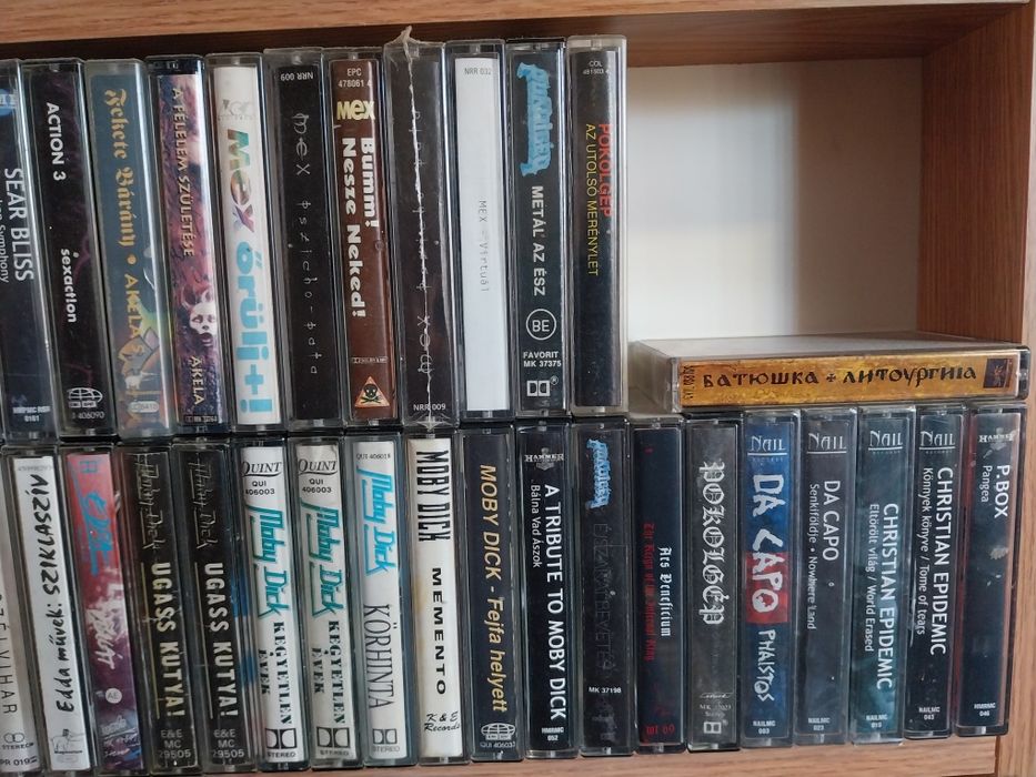De vânzare casete death black heavy metal hard rock. 
Prețul este de 20-50 ron