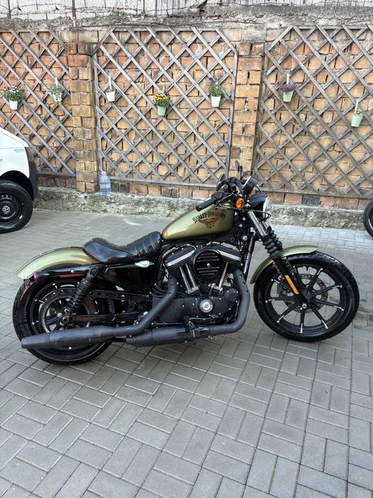 Harley Davidson sportster 883