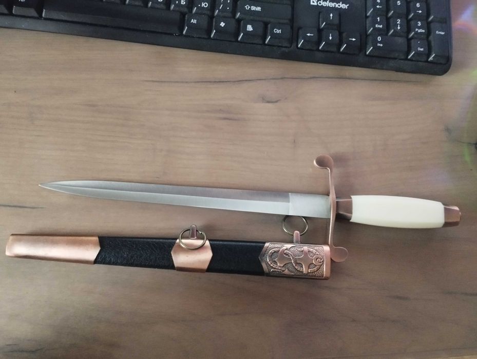 Сувенирный кортик